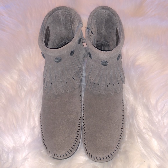 MINNETONKA ~ DOUBLE FRINGE SIDE ZIP MOCCASINS - Picture 2 of 9